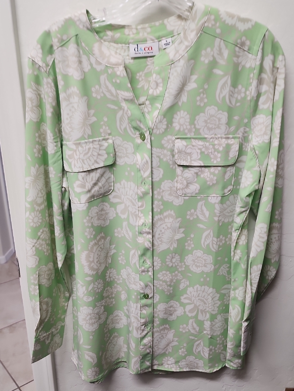 C & Co. Women's Mint Green Floral Button-Up Blouse